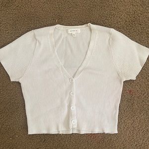 medium white shirt
